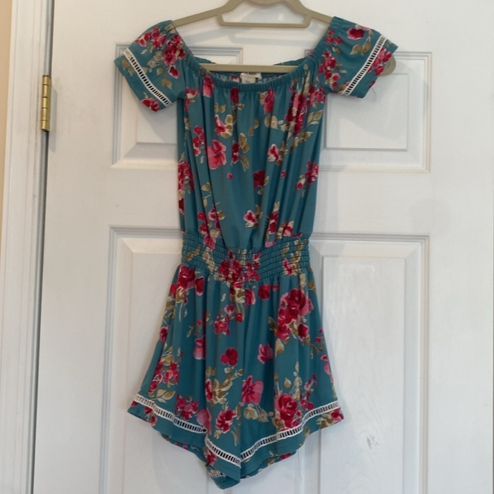 Shosho floral romper size small - Picture 4 of 4